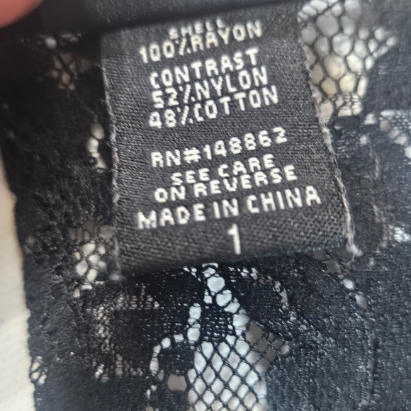 Torrid Blouse Womens 1 Black Blue Floral Lace Yoke Flutter Sleeve Top‎ Plus Size - Picture 7 of 9